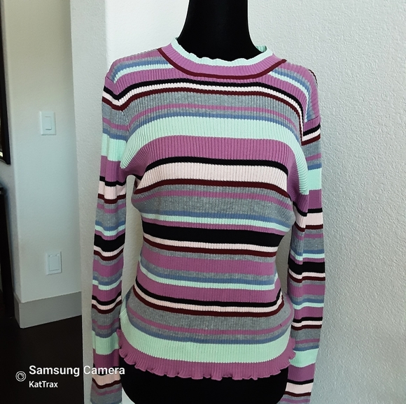 ♡♡♡♡♡ NWOT Colorfully striped sweater - Picture 3 of 9